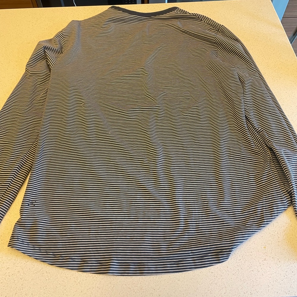 Lululemon long sleeve - Picture 3 of 4